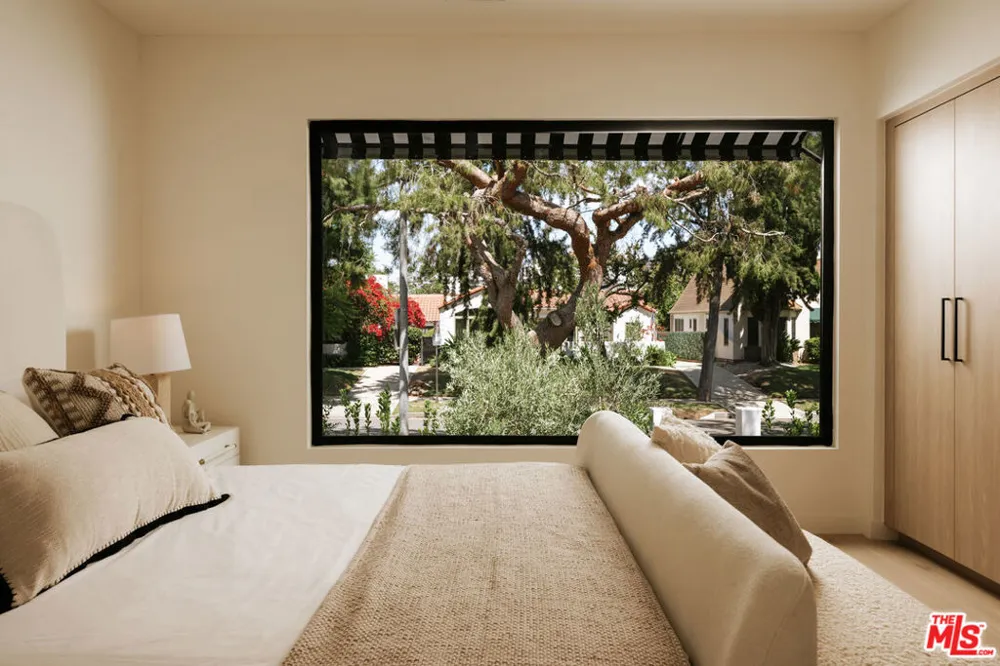 129 Almont Drive Los Angeles, CA 90048