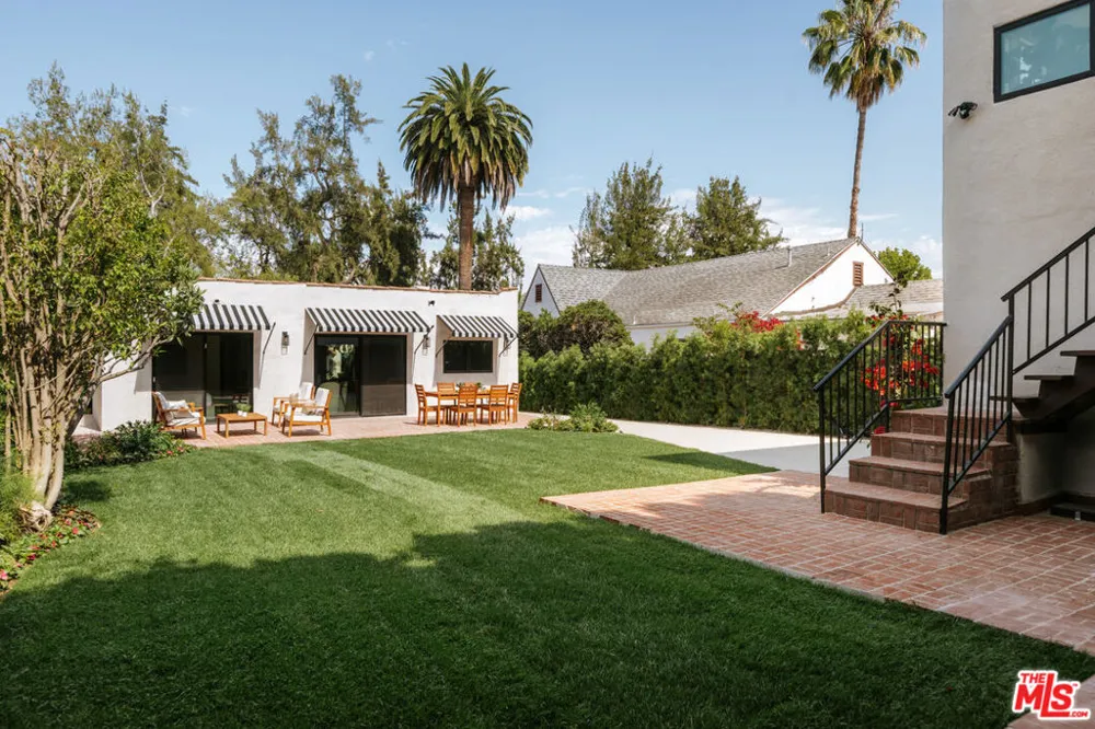 129 Almont Drive Los Angeles, CA 90048