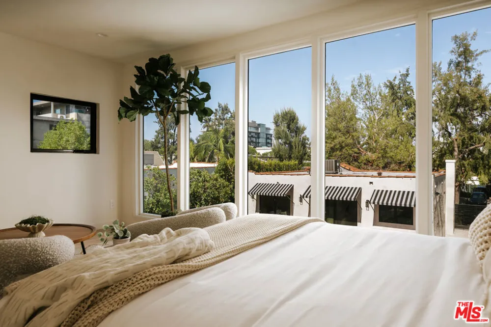 129 Almont Drive Los Angeles, CA 90048