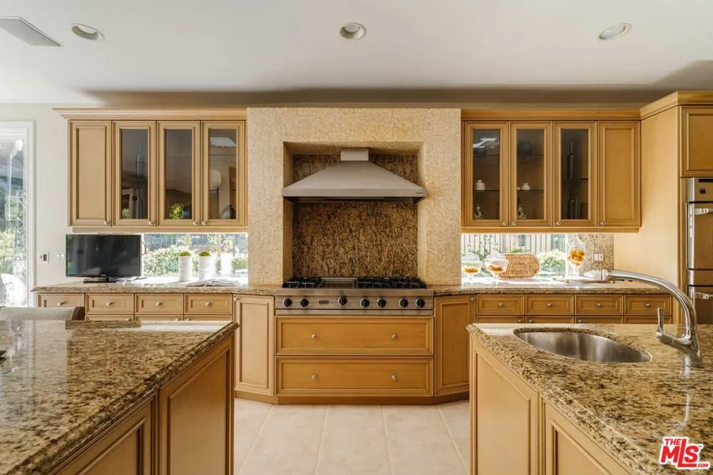 16799 Monte Hermoso Drive Pacific Palisades, CA 90272
