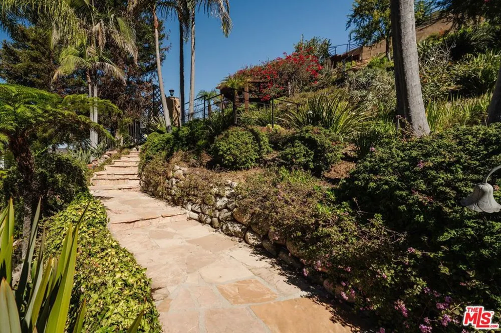 16799 Monte Hermoso Drive Pacific Palisades, CA 90272