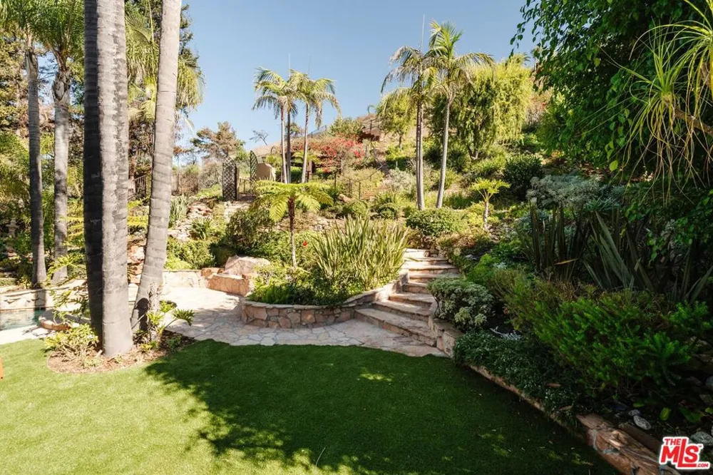 16799 Monte Hermoso Drive Pacific Palisades, CA 90272