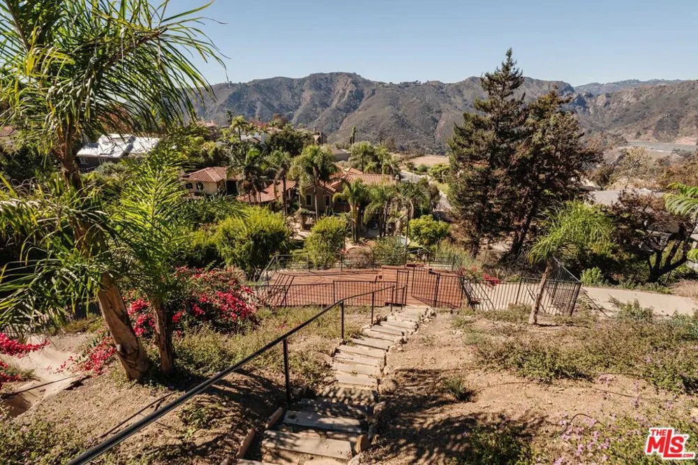 16799 Monte Hermoso Drive Pacific Palisades, CA 90272