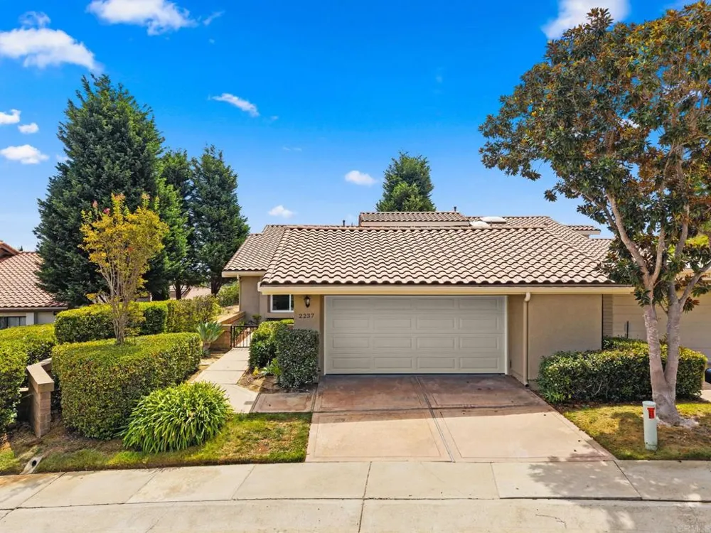 2237 Via Pedrera La Jolla, CA 92037
