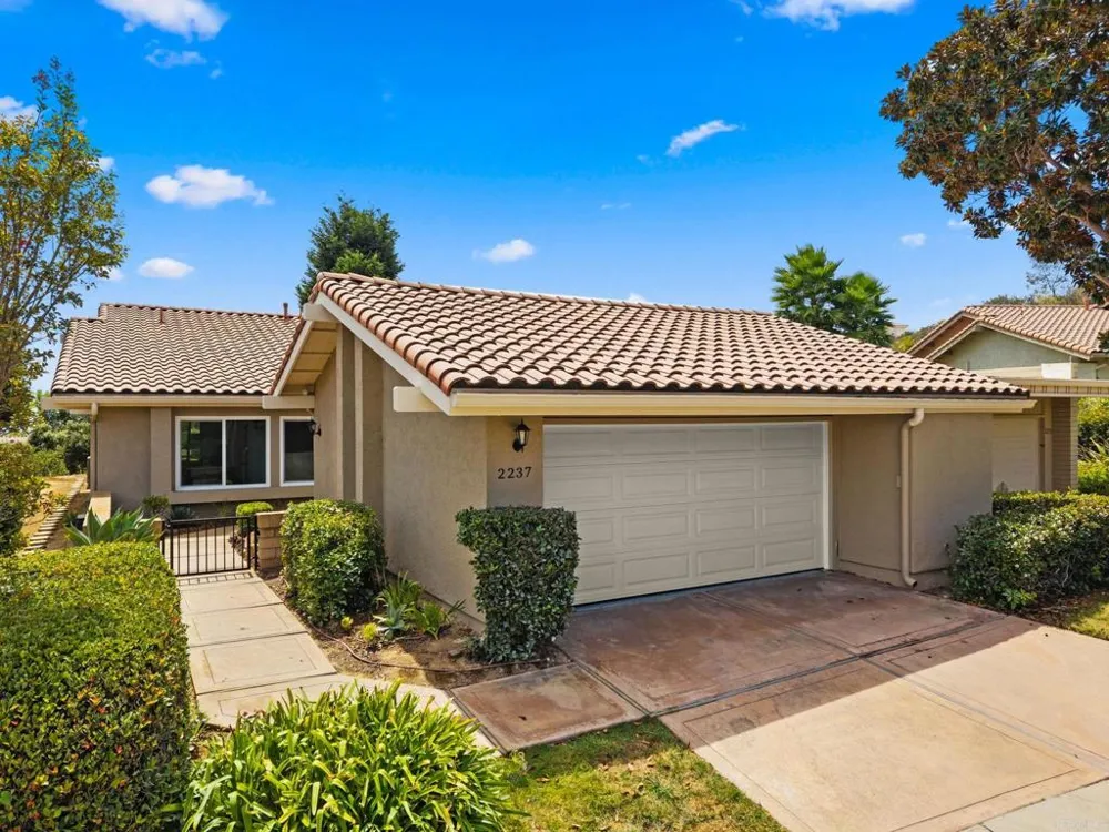 2237 Via Pedrera La Jolla, CA 92037