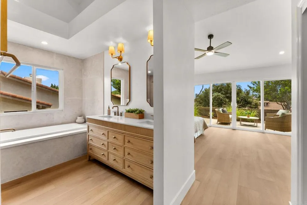 2237 Via Pedrera La Jolla, CA 92037