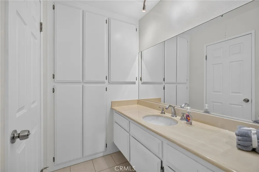1346 E Hillcrest #42 Thousand Oaks, CA 91362