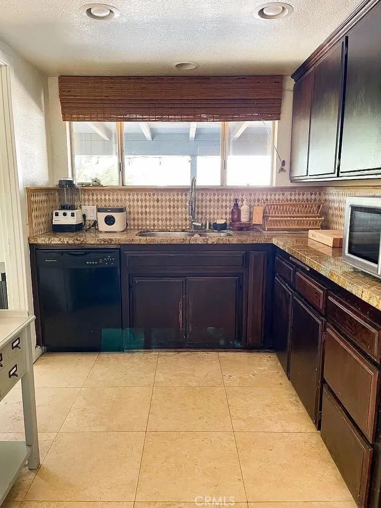 44701 Fig Avenue Lancaster, CA 93534