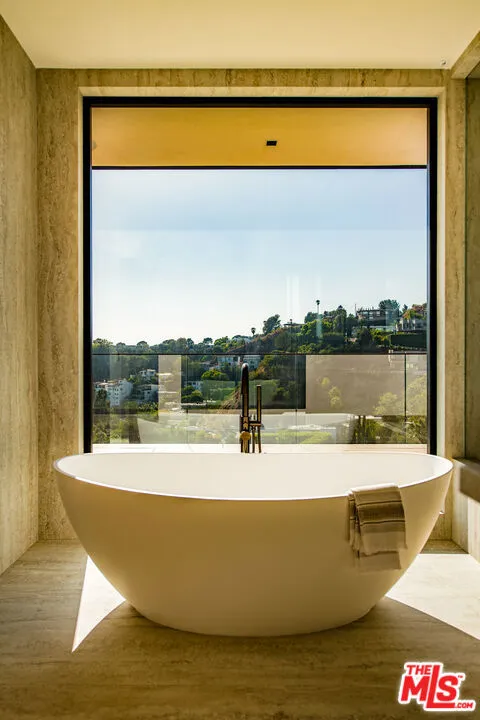 1511 Skylark Lane Los Angeles, CA 90069