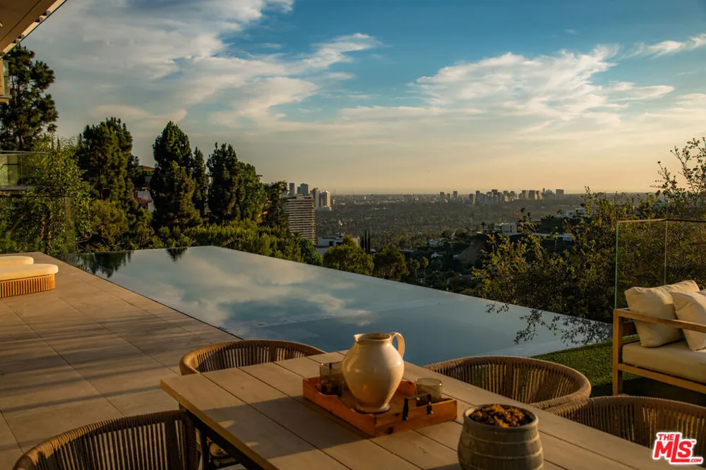 1511 Skylark Lane Los Angeles, CA 90069