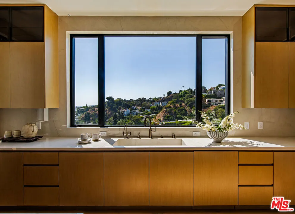 1511 Skylark Lane Los Angeles, CA 90069