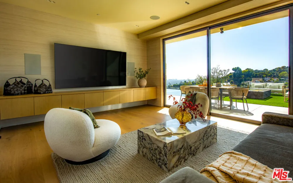 1511 Skylark Lane Los Angeles, CA 90069