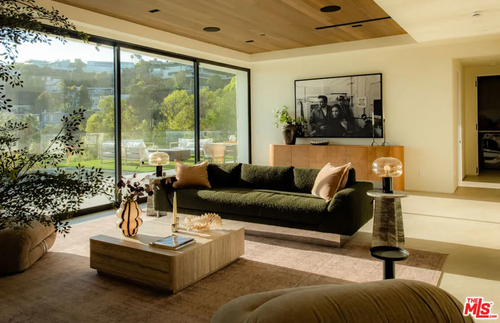 1511 Skylark Lane Los Angeles, CA 90069