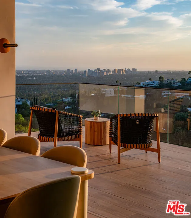 1511 Skylark Lane Los Angeles, CA 90069