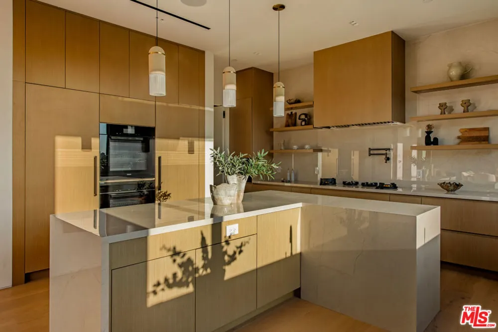 1511 Skylark Lane Los Angeles, CA 90069