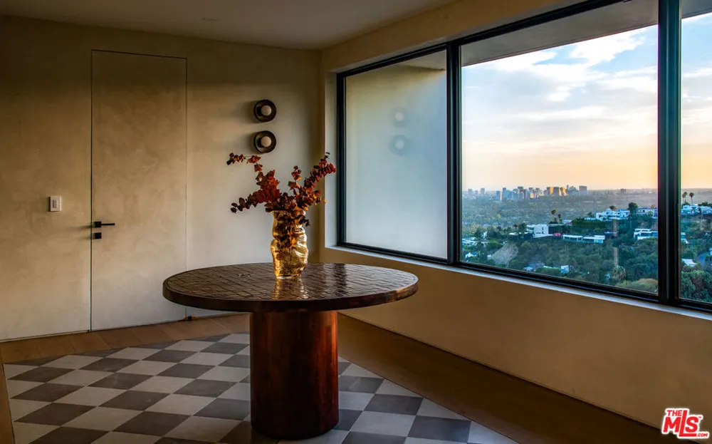 1511 Skylark Lane Los Angeles, CA 90069