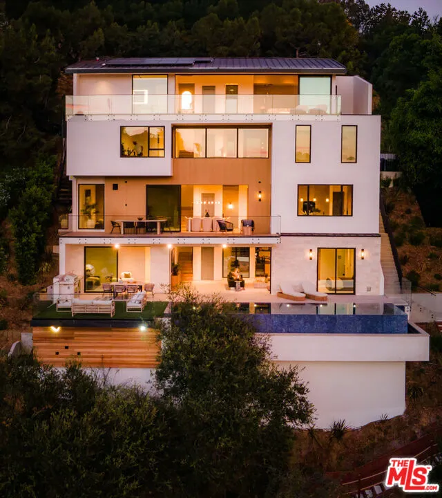 1511 Skylark Lane Los Angeles, CA 90069