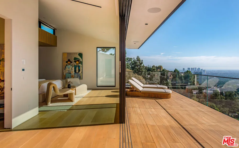 1511 Skylark Lane Los Angeles, CA 90069