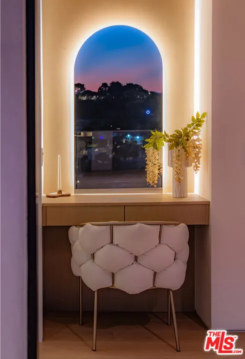 1511 Skylark Lane Los Angeles, CA 90069