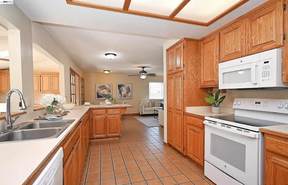 3585 Deer Park Ct Hayward, CA 94542