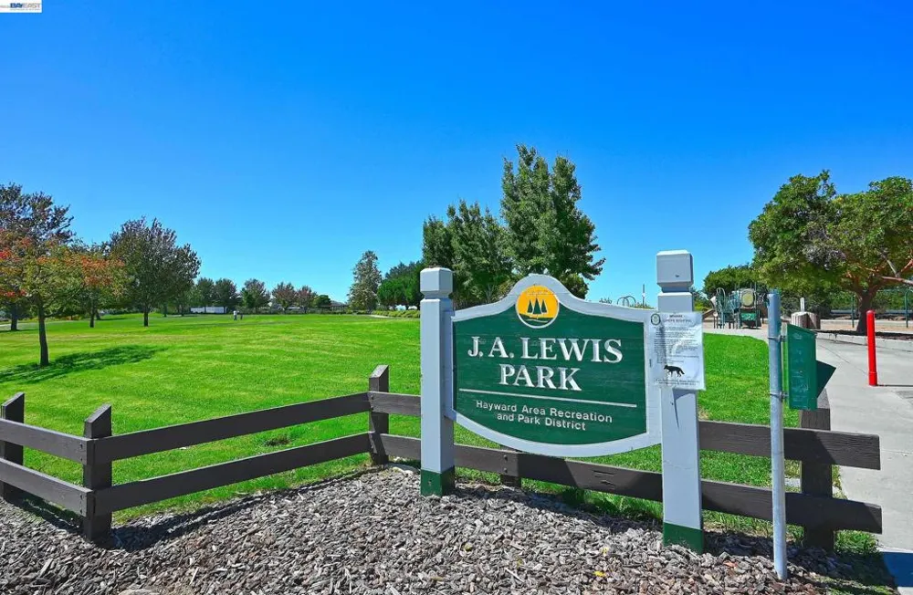 3585 Deer Park Ct Hayward, CA 94542