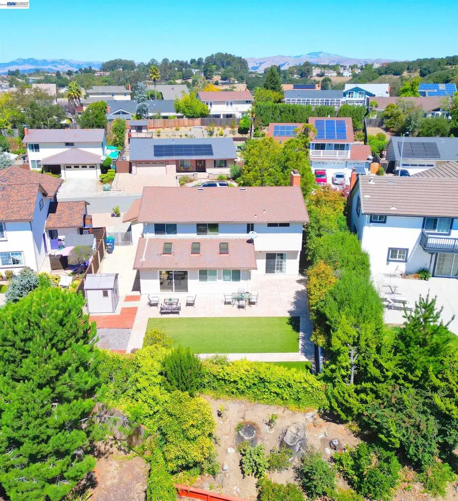3585 Deer Park Ct Hayward, CA 94542