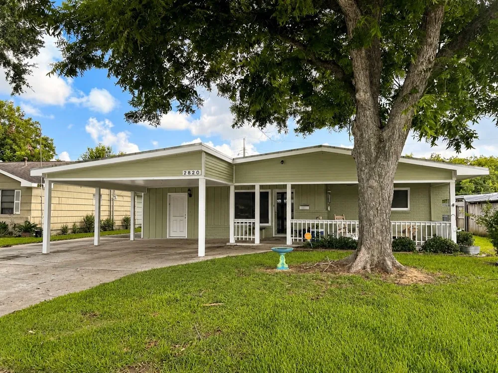2820 Oleander Lane Groves, TX 77619