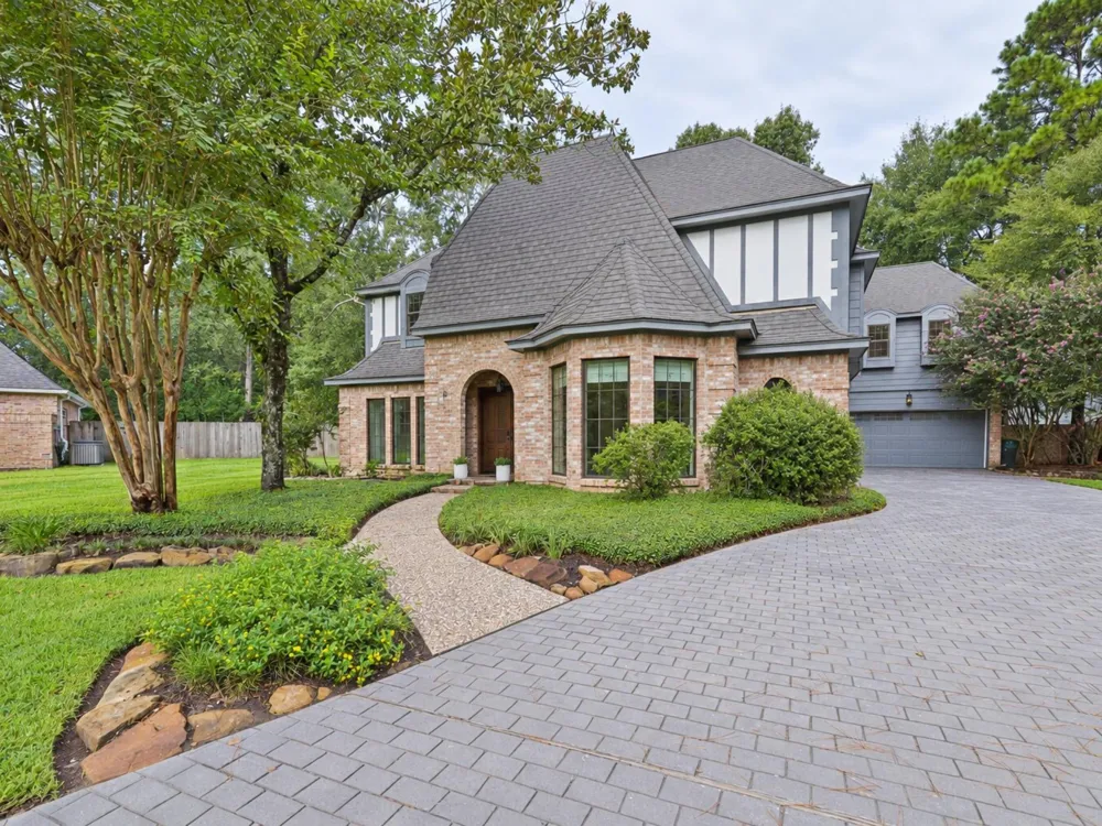 28 Mellow Leaf Court The Woodlands, TX 77381