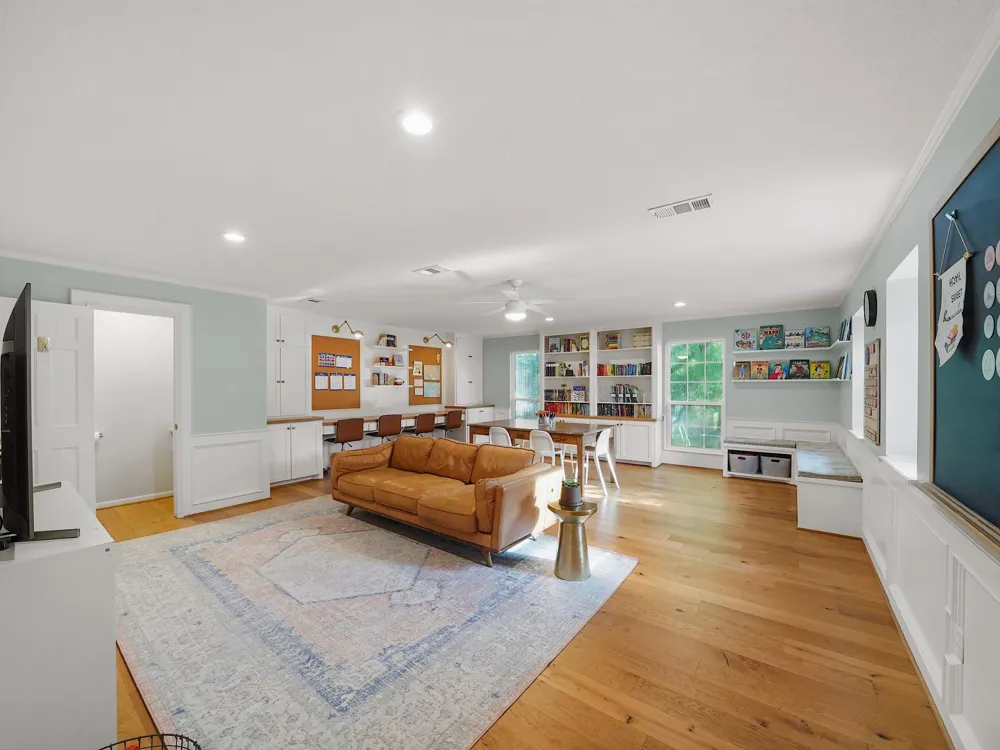 28 Mellow Leaf Court The Woodlands, TX 77381