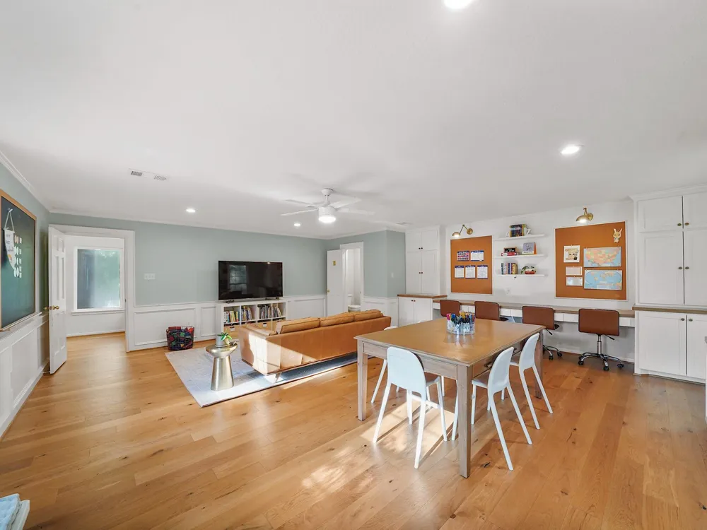 28 Mellow Leaf Court The Woodlands, TX 77381