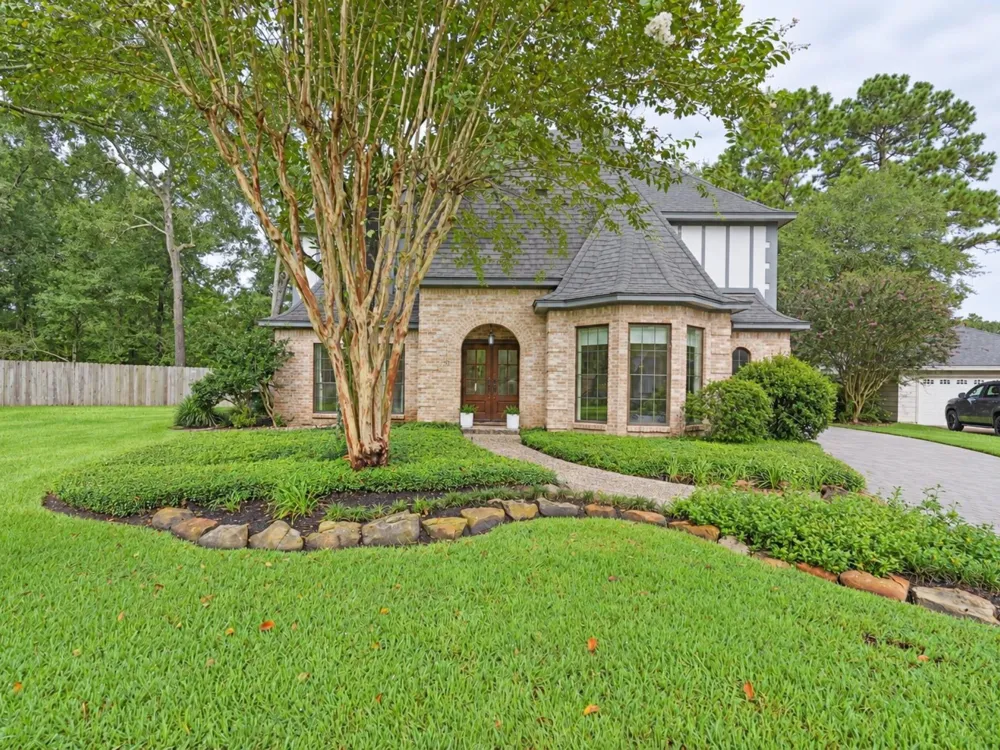 28 Mellow Leaf Court The Woodlands, TX 77381