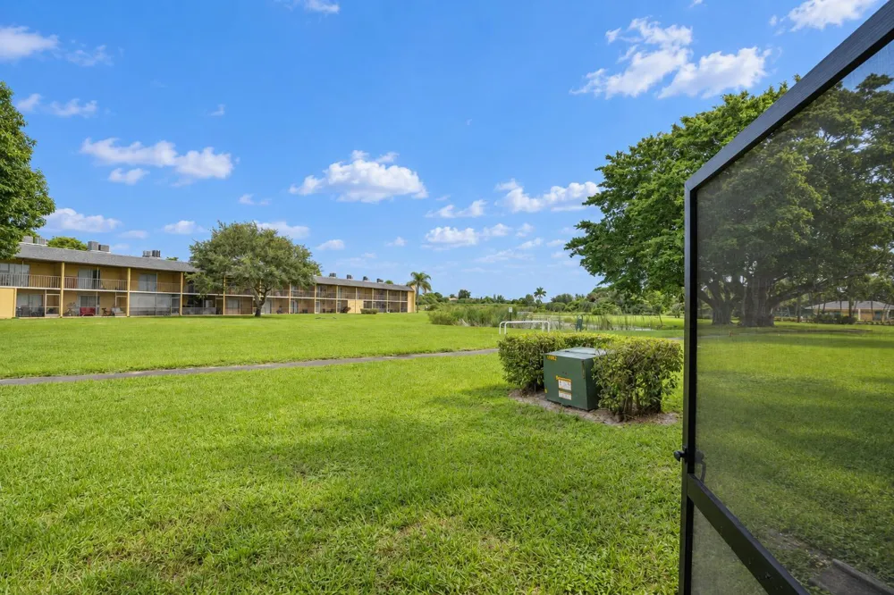 1604 Meadows Circle W Boynton Beach, FL 33436