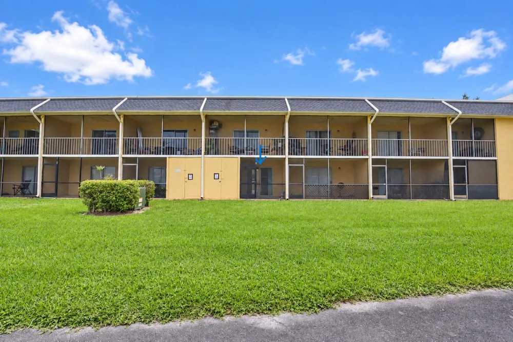 1604 Meadows Circle W Boynton Beach, FL 33436