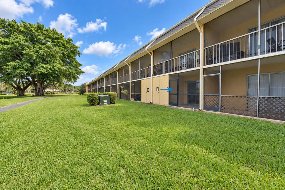 1604 Meadows Circle W Boynton Beach, FL 33436