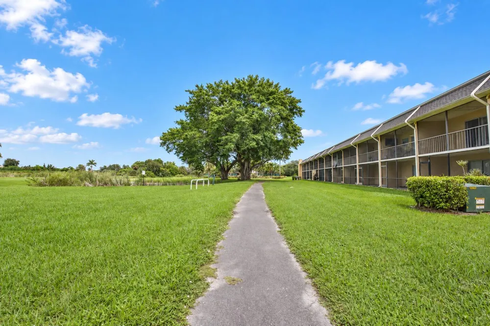 1604 Meadows Circle W Boynton Beach, FL 33436
