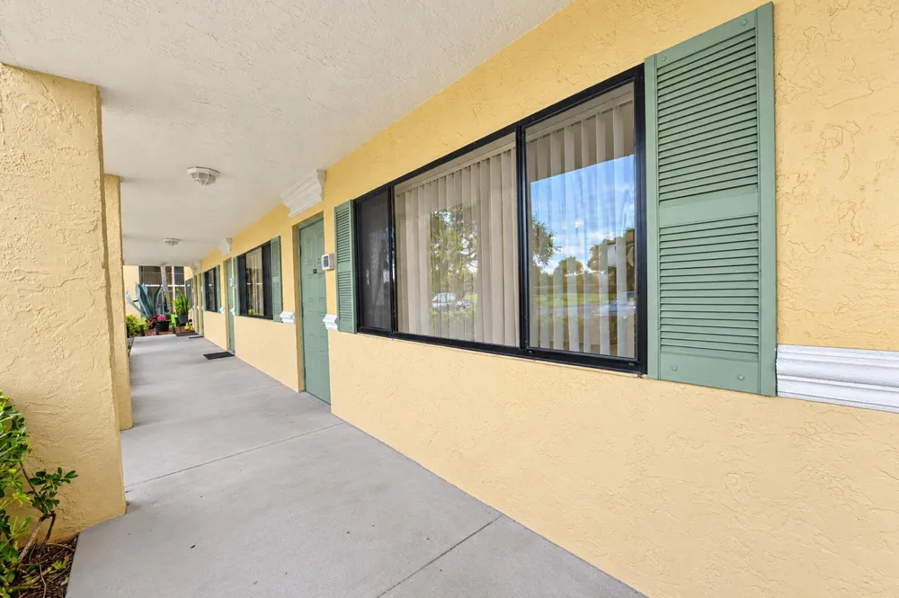 1604 Meadows Circle W Boynton Beach, FL 33436