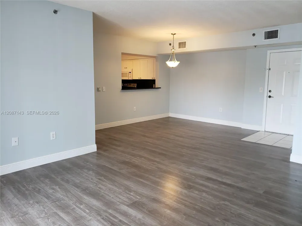 9340 Fontainebleau Blvd #W212 Miami, FL 33172