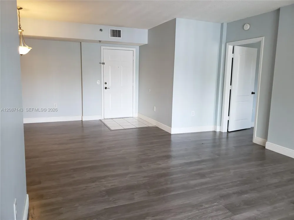 9340 Fontainebleau Blvd #W212 Miami, FL 33172