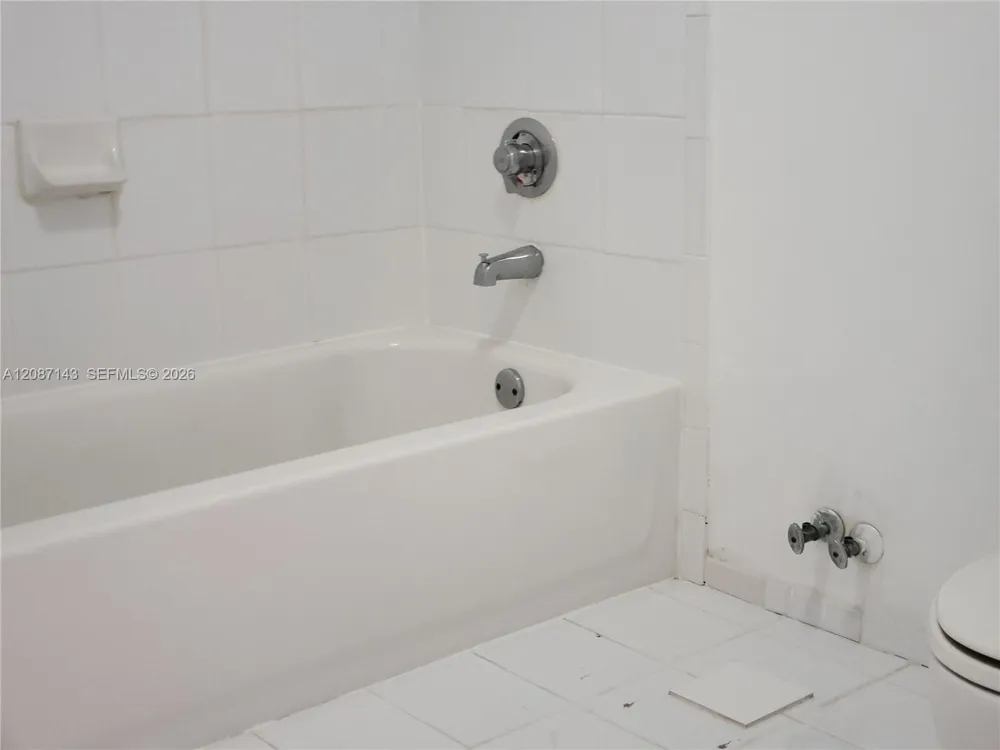 9340 Fontainebleau Blvd #W212 Miami, FL 33172