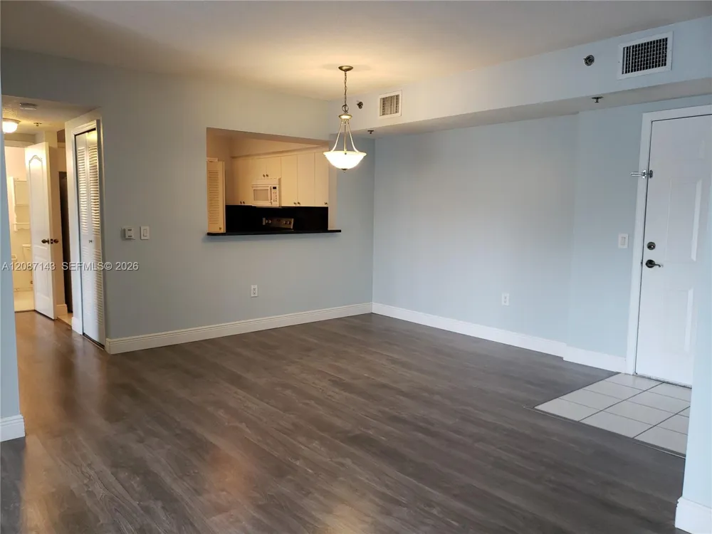 9340 Fontainebleau Blvd #W212 Miami, FL 33172