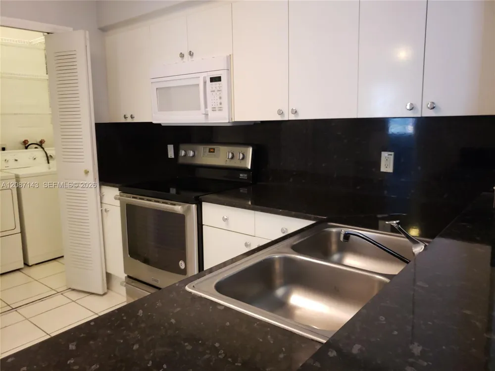 9340 Fontainebleau Blvd #W212 Miami, FL 33172