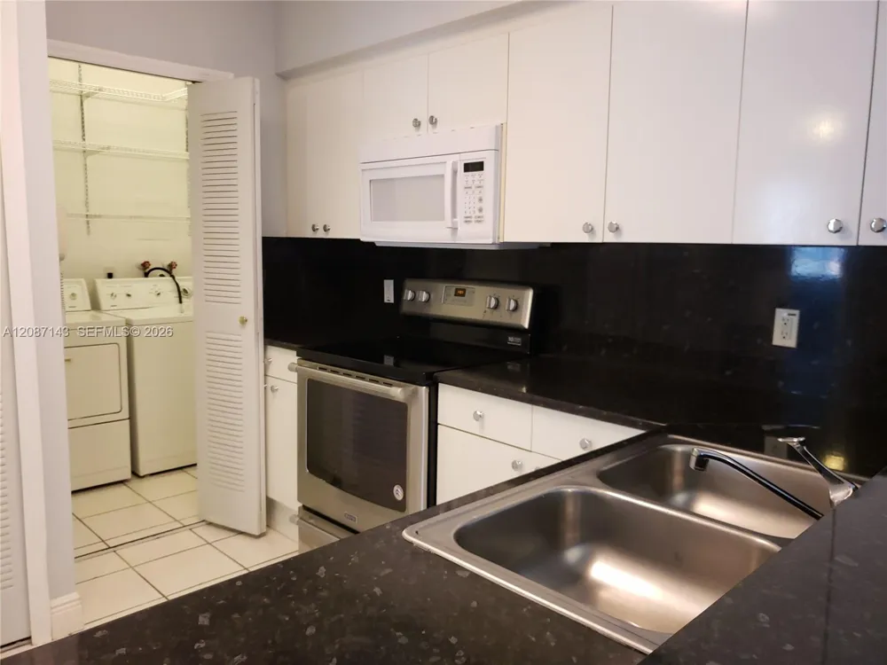 9340 Fontainebleau Blvd #W212 Miami, FL 33172
