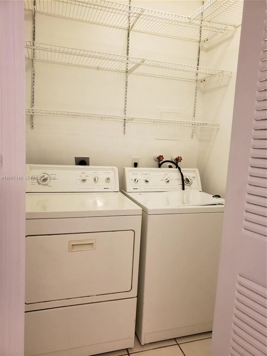 9340 Fontainebleau Blvd #W212 Miami, FL 33172