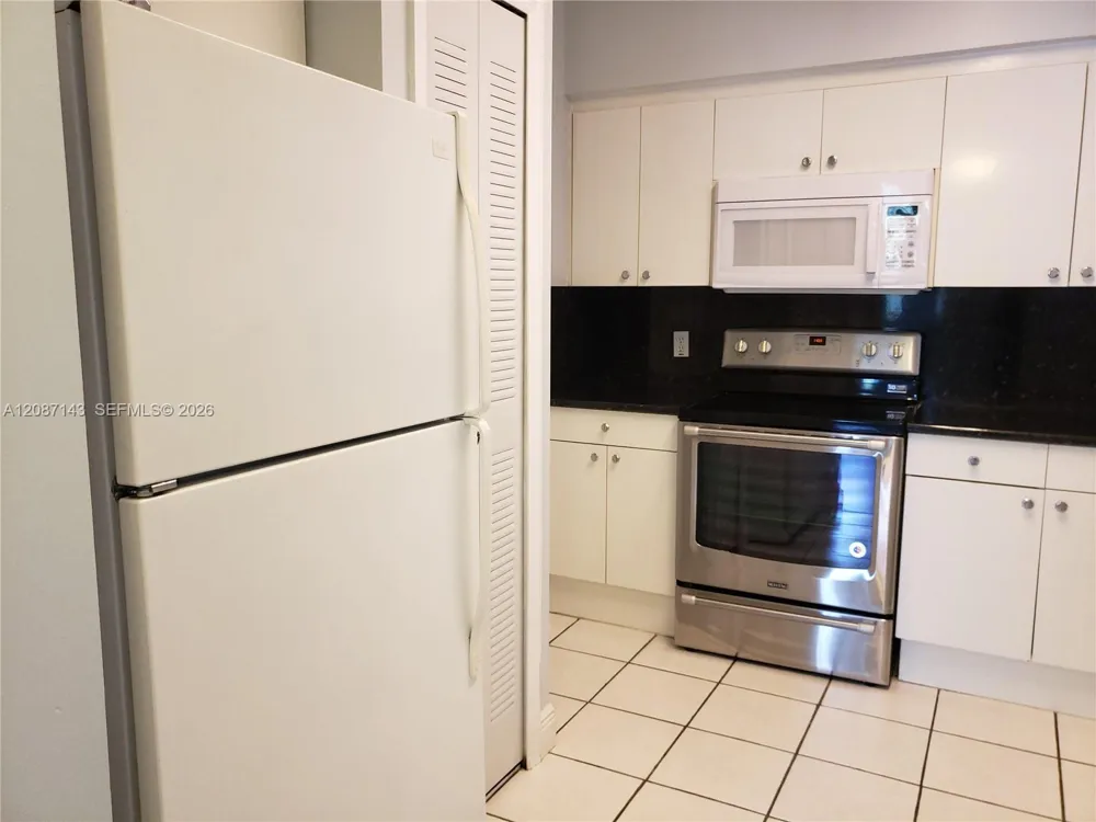 9340 Fontainebleau Blvd #W212 Miami, FL 33172