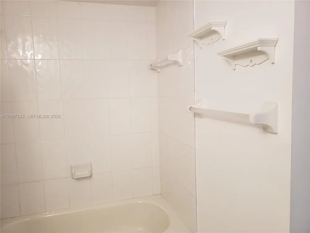 9340 Fontainebleau Blvd #W212 Miami, FL 33172