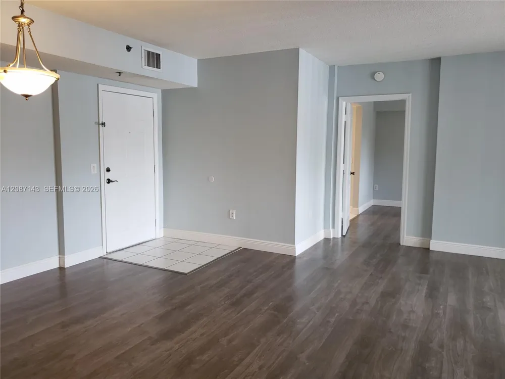 9340 Fontainebleau Blvd #W212 Miami, FL 33172