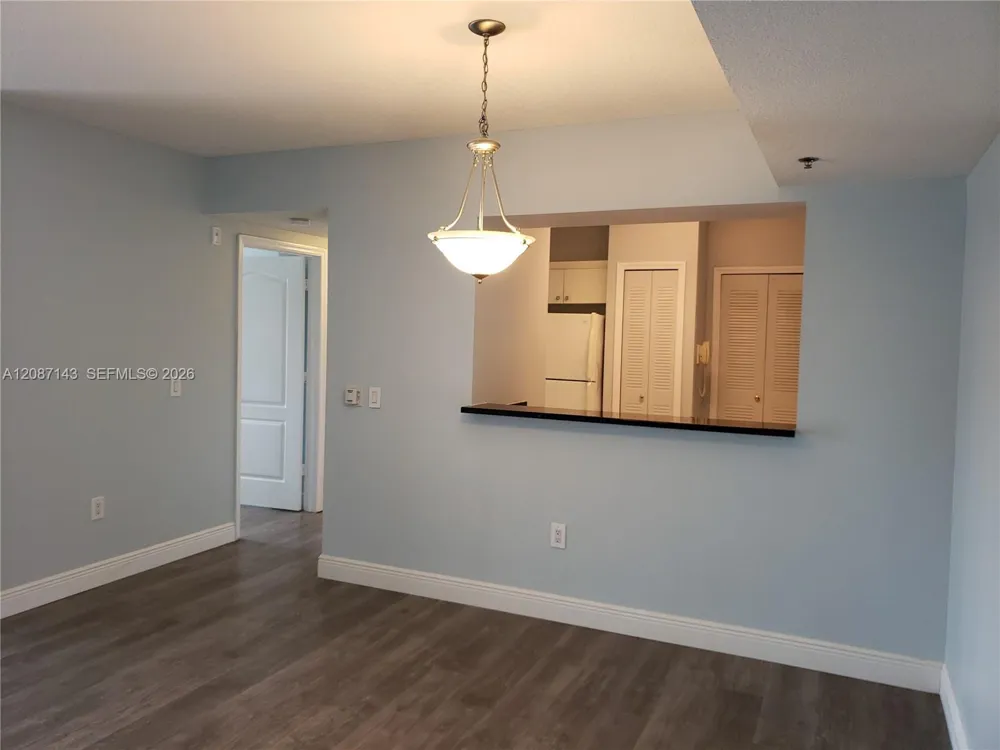 9340 Fontainebleau Blvd #W212 Miami, FL 33172