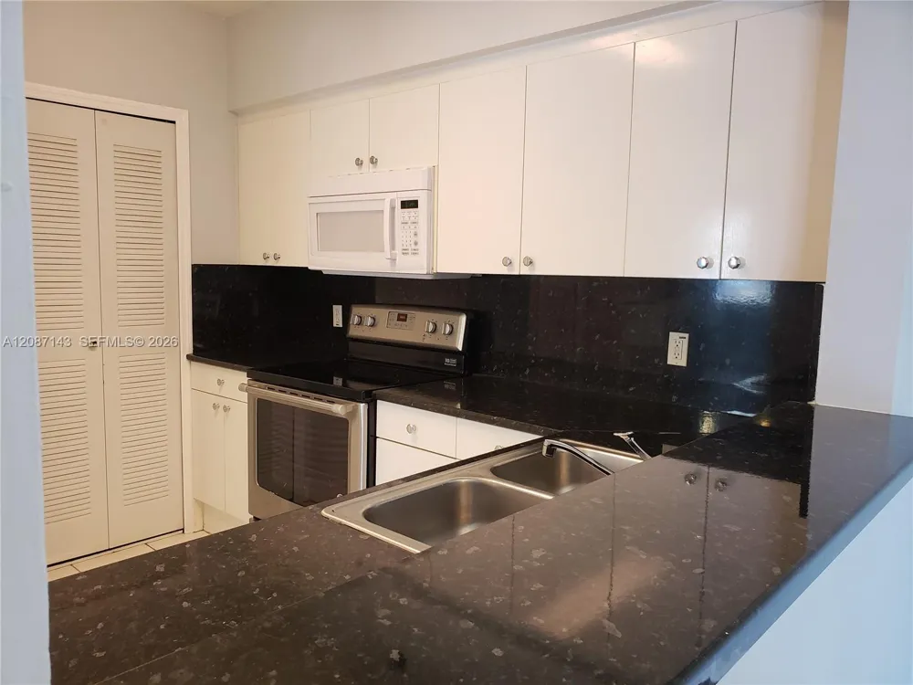 9340 Fontainebleau Blvd #W212 Miami, FL 33172