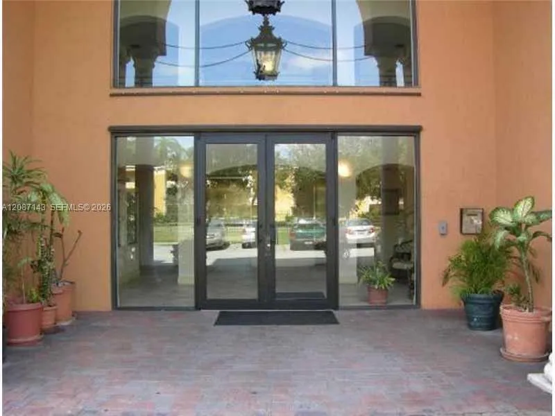 9340 Fontainebleau Blvd #W212 Miami, FL 33172
