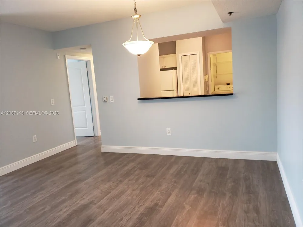 9340 Fontainebleau Blvd #W212 Miami, FL 33172